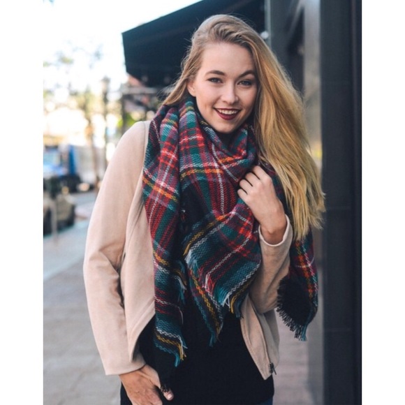 Black Plaid Oversized Blanket Scarf - Picture 2 of 3